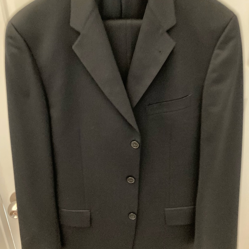 Joseph Abboud men’s 2 piece 3 button suit; 40R